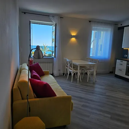 Casa Clelia, Esclusivo Frontemare A