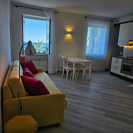 Casa Clelia, Esclusivo Frontemare A Варацце