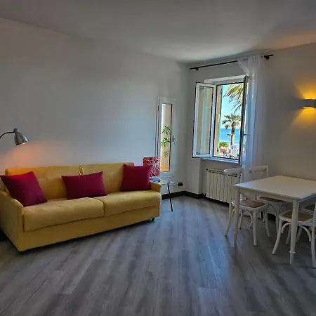 Casa Clelia, Esclusivo Frontemare A דירה *