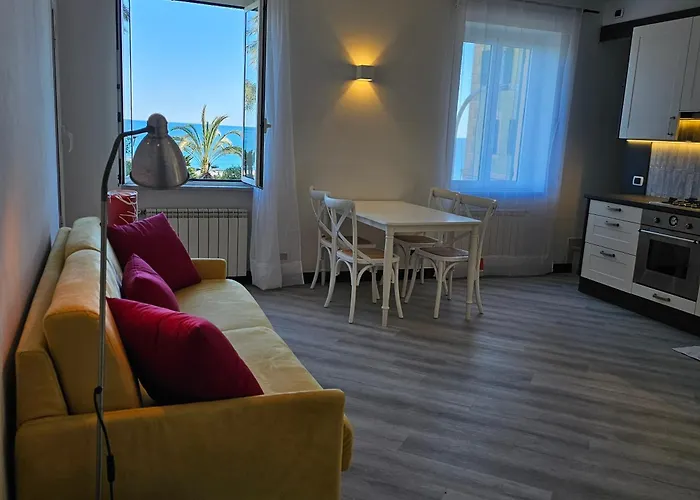 Casa Clelia, Esclusivo Frontemare A Варацце