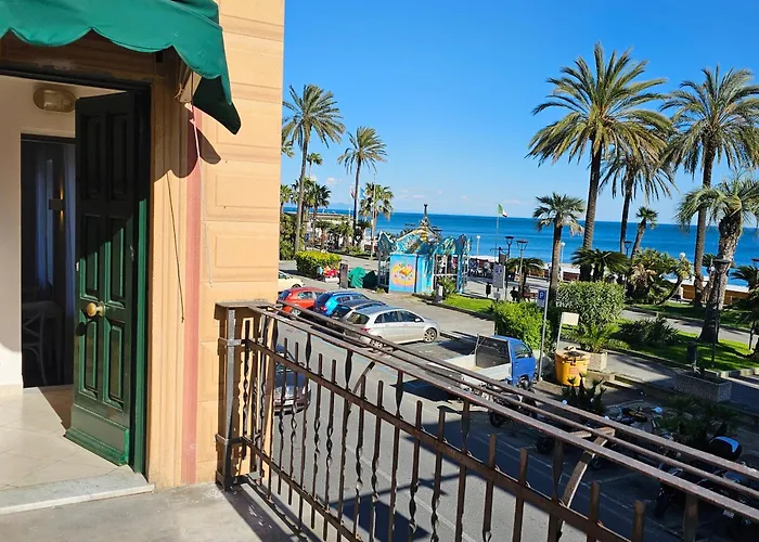 Casa Clelia, Esclusivo Frontemare A Appartement Varazze