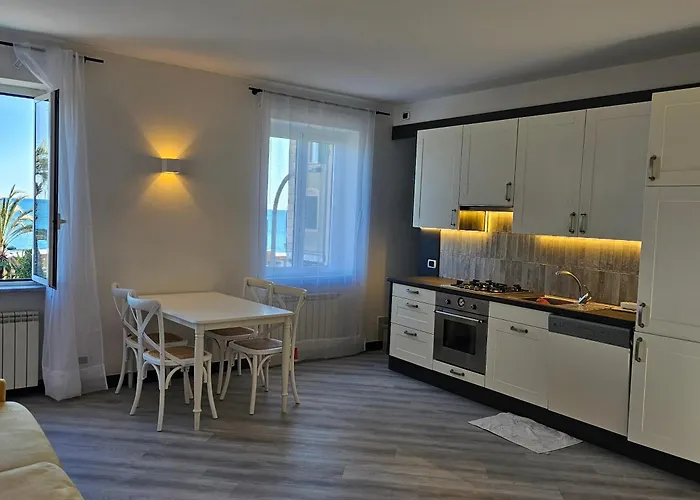 Casa Clelia, Esclusivo Frontemare A Apartamento